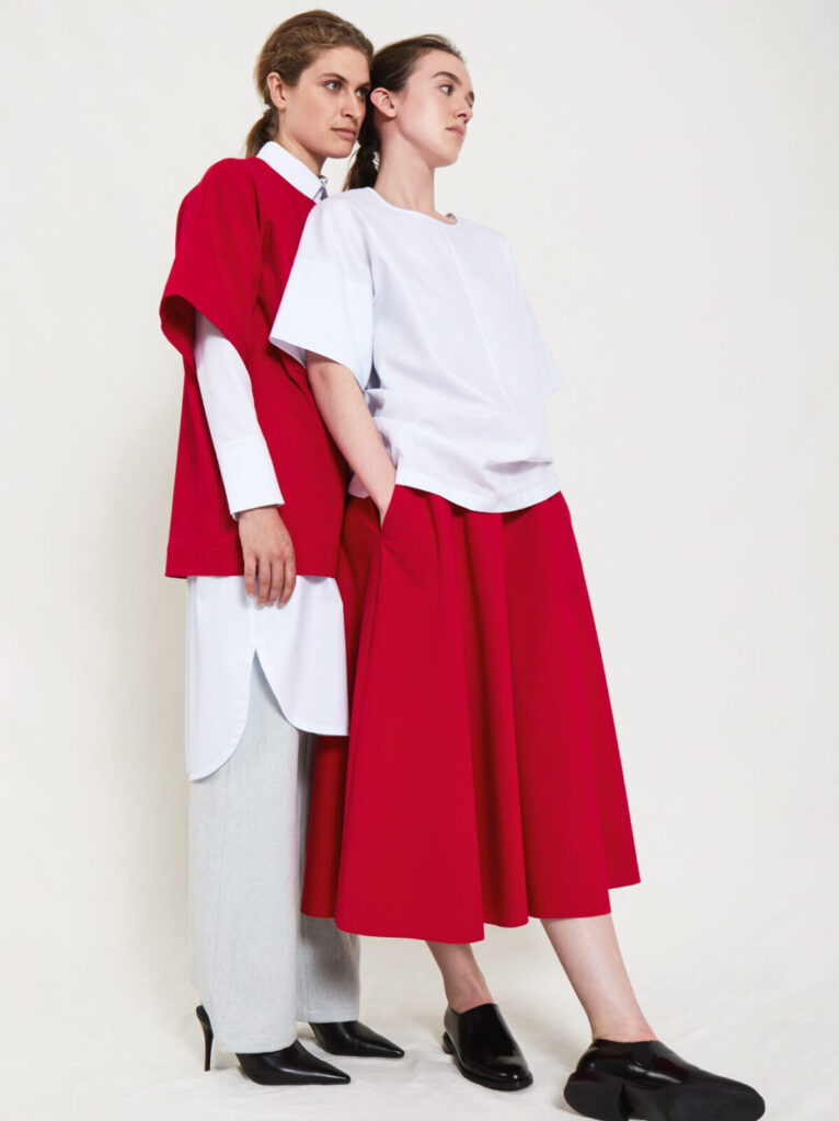 Two models wearing red and white loose clothes (tops and pants) from Elsien Gringhuis