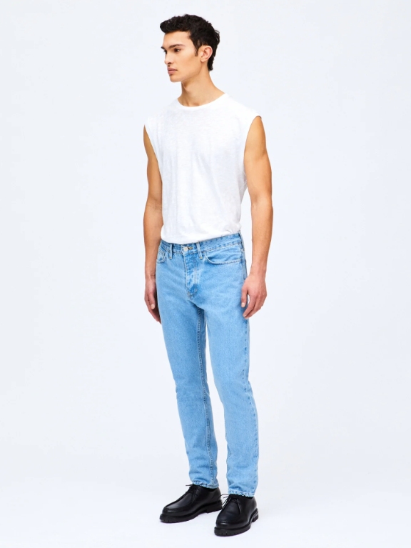 Model wearing light blue jeans from sustainable brand HNST